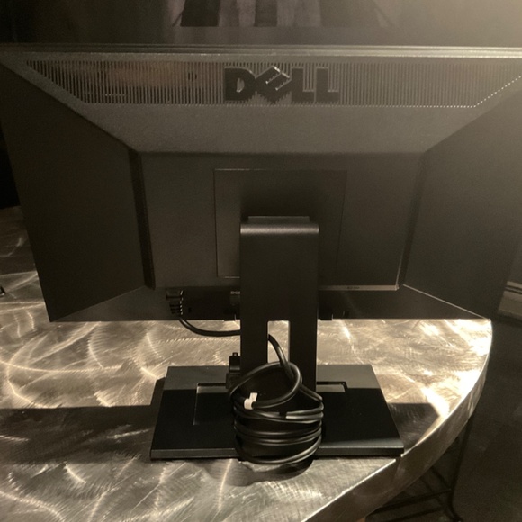 Dell Computer LCD Monitor - Picture 2 of 4